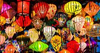 Kleur en licht. Lampionnen in Hội An, Vietnam van Rietje Bulthuis thumbnail