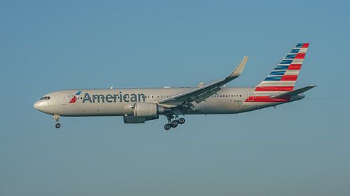 Aankomst American Airlines Boeing 767-300 op Schiphol.