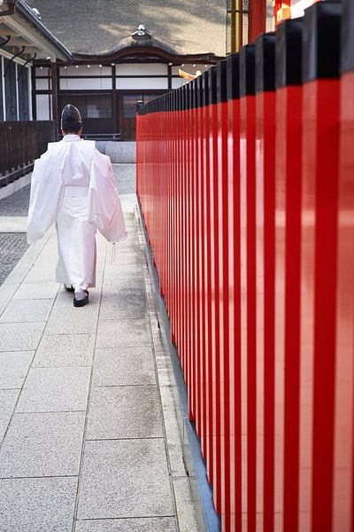 Priester, Shinto-Schrein, Region Kyoto von André Bouterse