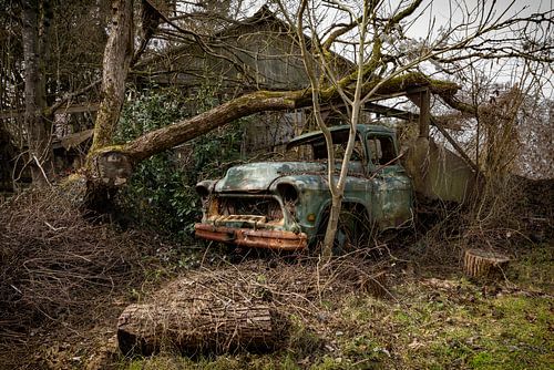 Verlaten vintage pick-up. van Vivian Teuns
