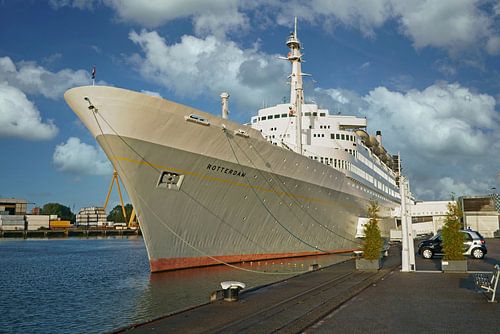 Le vieux SS Rotterdam ancré à jamais dans le port