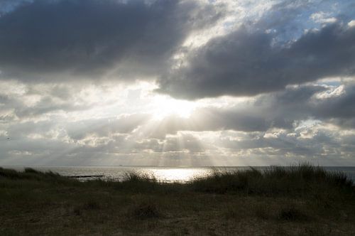 Achter de wolken schijnt de zon