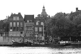 Schepen aan de Maas: Karakteristiek Maastricht van Sandra Verlinden