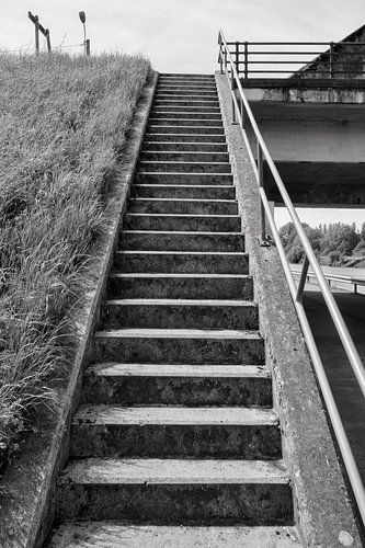 Abstracte Trap: Architectuur in Contrast