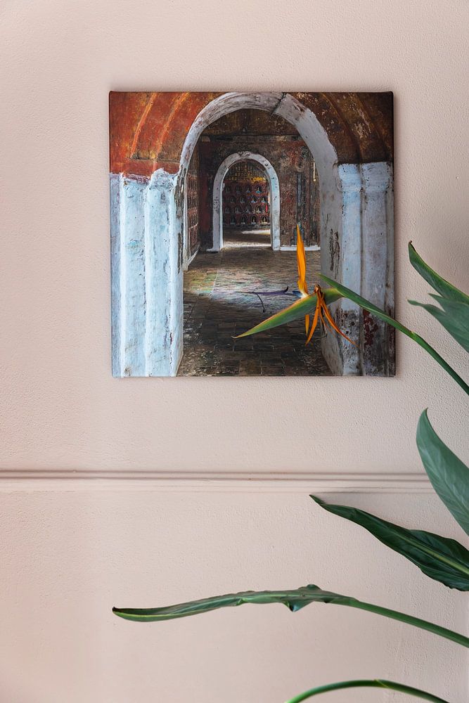 Kreuzgang in der Pagode von Nyaung Shwe bei Inle in Myanmar (gesehen bei vtwonen) von Wout Kok