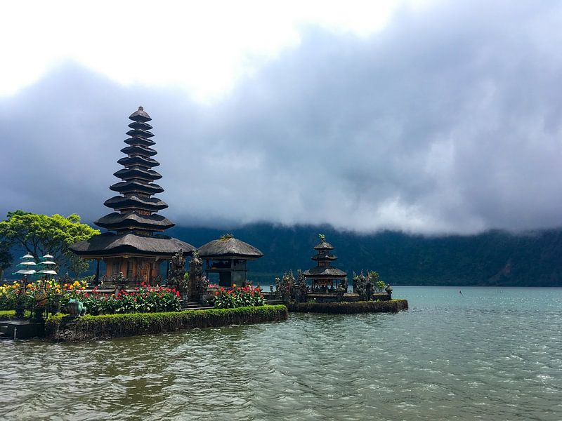 Bali by Hello Pompoyo