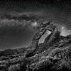 Die Milchstraße am Teide Vulkan auf Teneriffa in schwarzweiss von Manfred Voss, Schwarz-weiss Fotografie