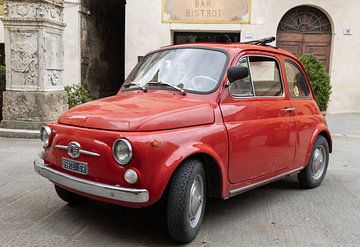 Fiat 500 in Pitigliano van Jolanda van Eek en Ron de Jong
