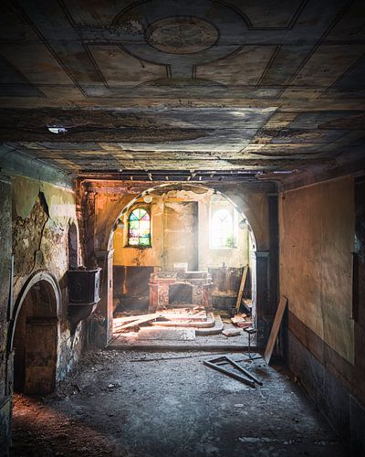 Église abandonnée en décrépitude.