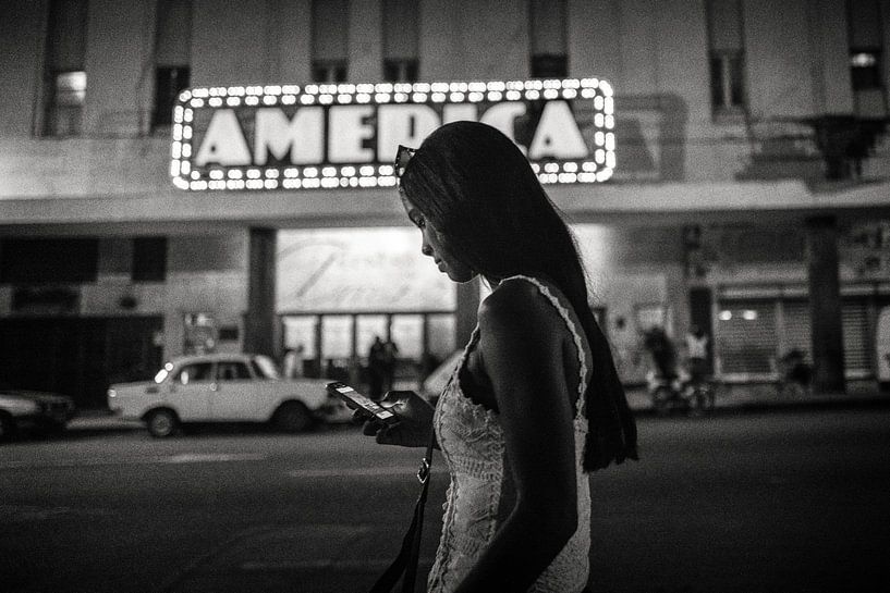 Theater America in Havana van Hans Van Leeuwen