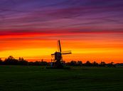 windmolen bij zonsopgang in Nederland. van Ruurd Dankloff thumbnail