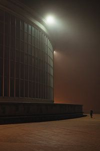 Le casino-kursaal d'Ostende par une soirée brumeuse