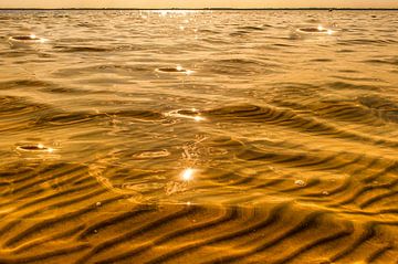 Die Sonne tanzt am See von Hourtin-Carcans von Hilke Maunder