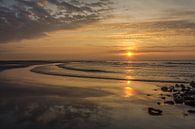 zonsondergang aan het strand van Frans Bruijn thumbnail