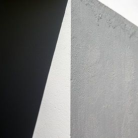 Graphic line pattern in corner wall - rectangular by Hans Kwaspen