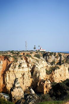 Leuchtturm über der Steilküste der Algarve