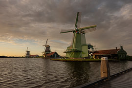 Zaanse schans bij avondlicht. van geja smienk