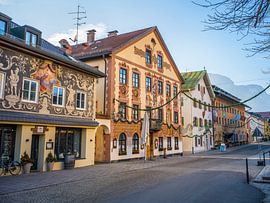 Garmisch-Partenkirchen: Historische Ludwigstraße von t.ART