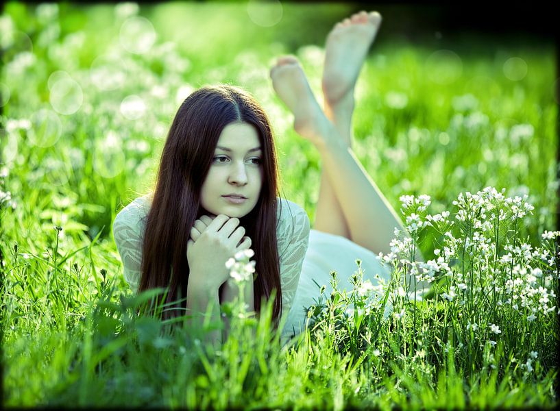 Young woman by Bo Valentino