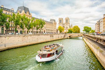 Paris: On the Seine near Notre-Dame by Hilke Maunder