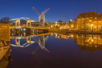 Leiden by Night - Molen de Put en Rembrandtbrug - 1 van Tux Photography