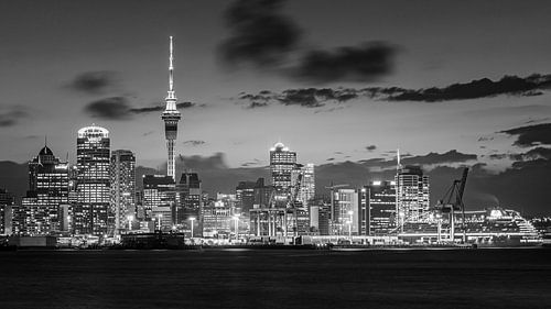 De skyline van Auckland in Zwart-Wit