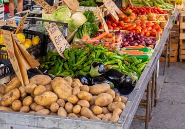 Groenten bij de marktkraam in Italië van Animaflora PicsStock