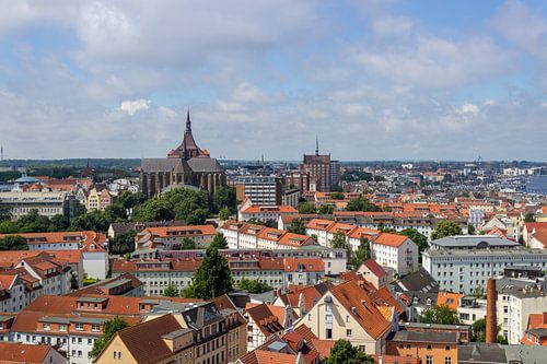 Vue sur les toits de la ville hanséatique de Rostock