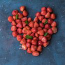 Herz aus Erdbeeren von Karin Riethoven Miniaturansicht