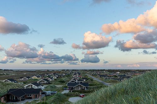 Bjerregard bij zonsondergang