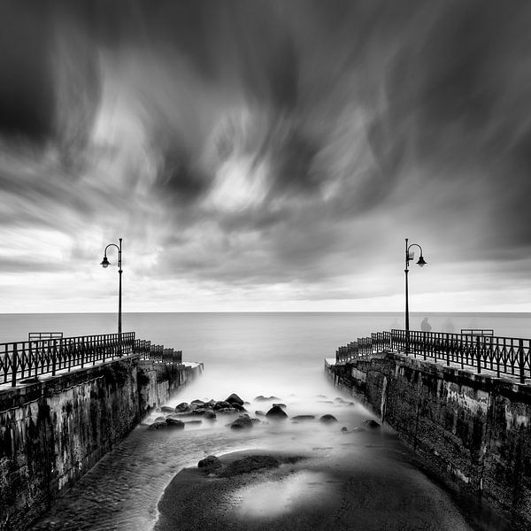 Doppelter Pfeiler II von George Digalakis