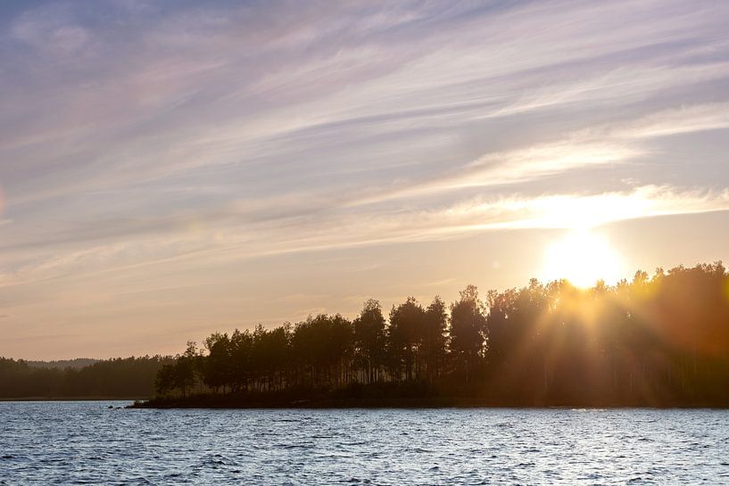 Zonsondergang Zweden. Rustig meer met warme kleuren van Karijn | Fine art Natuur en Reis Fotografie