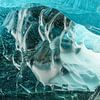 Grotte de glace dans le glacier Vatnajokull sur Paul van der Zwan