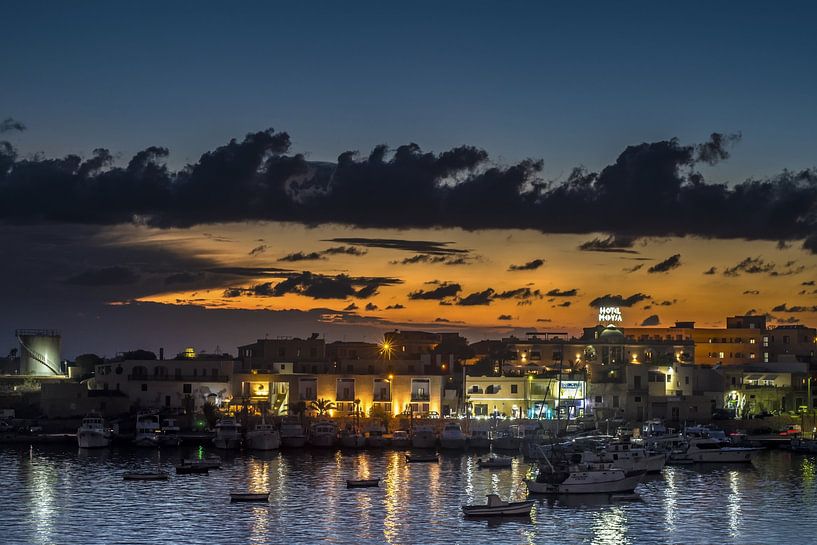 Sonnenuntergang in Lampedusa von Elianne van Turennout