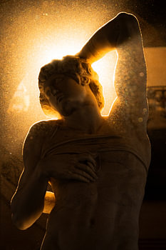 Het Louvre tijdens het gouden uur