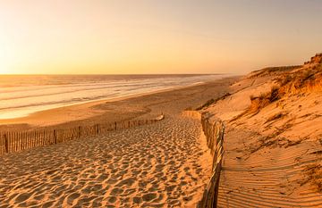Het Atlantische strand van Carcans-plage in het zuidwesten van Frankrijk van Hilke Maunder