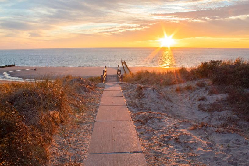 Westkapelle zonsondergang van Tom Hengst