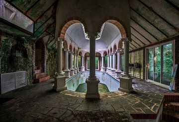 photo of a private pool. by levaronne lourens