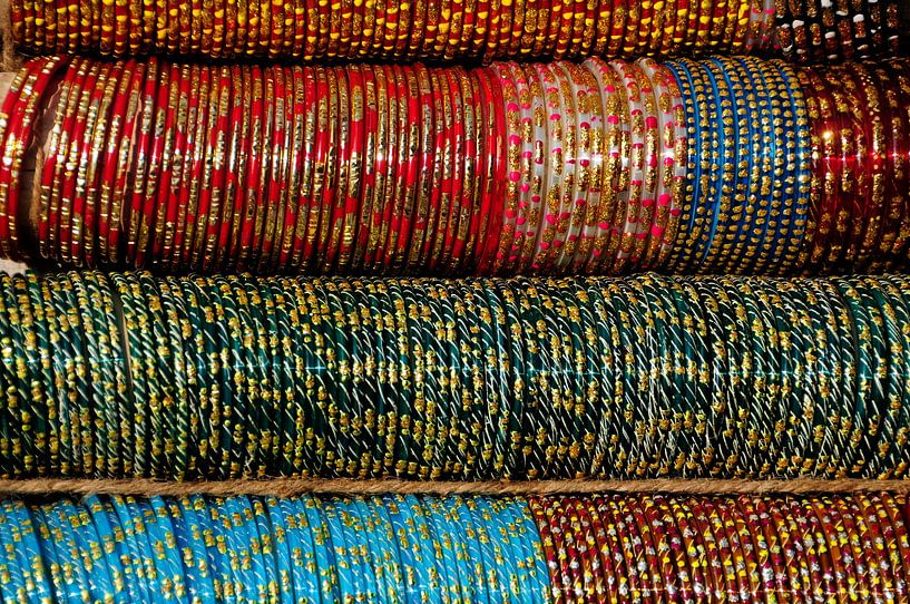 Bracelets in all colours and shapes by Ton Bijvank