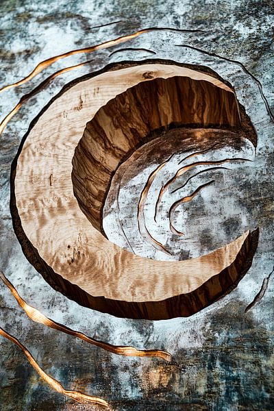 Hölzerner Mond mit metallischen Akzenten von Imperial Art House