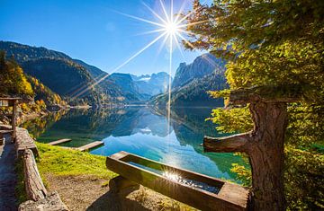 Les étoiles du soleil dans la fontaine du lac de Gosau sur Christa Kramer