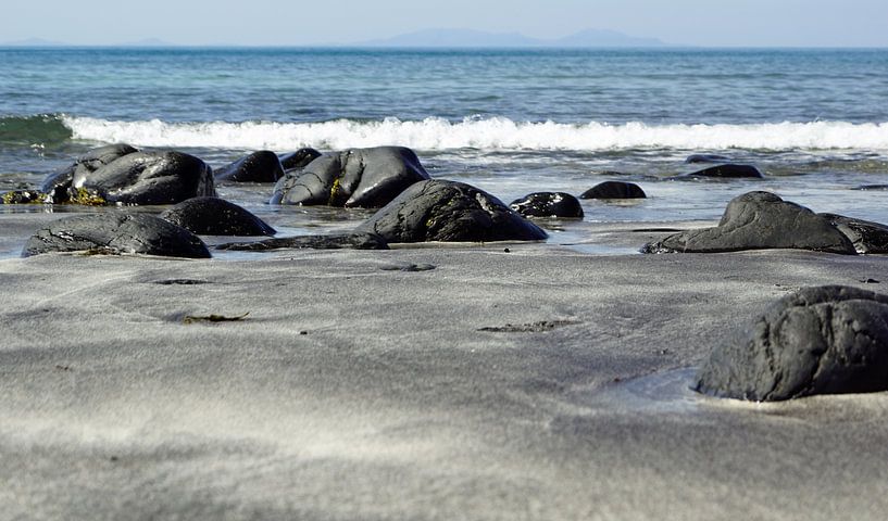 Der Talisker Beach liegt in der Nähe des Dorfes Carbost auf der Isle of Skye von Babetts Bildergalerie