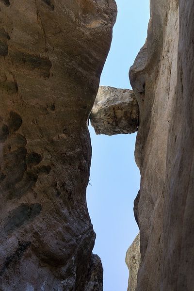 Tussen de rotswanden van de Cañón del Mascarat van Adriana Mueller