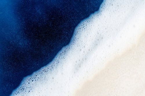 Het geluid van de zee en het zand