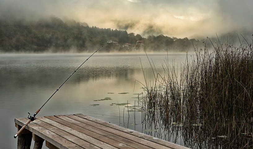 Boracko-Jezero (Bosnie) in de mist. van Alida Stuut
