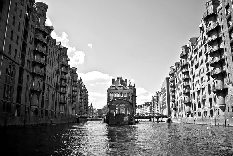 Speicherstadt moated castle by Norbert Sülzner