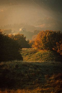 Kleine kapel bij dageraad 2, Italië, 2022 van Marcus Lieder Fotograf