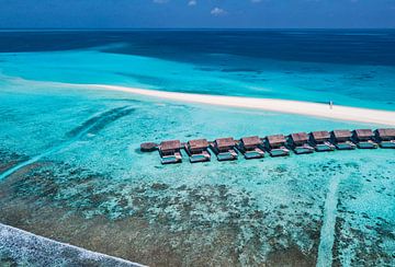 Malediven Luxe Overwater Bungalows in Turquoise Water, Kuramathi van Patrick Groß