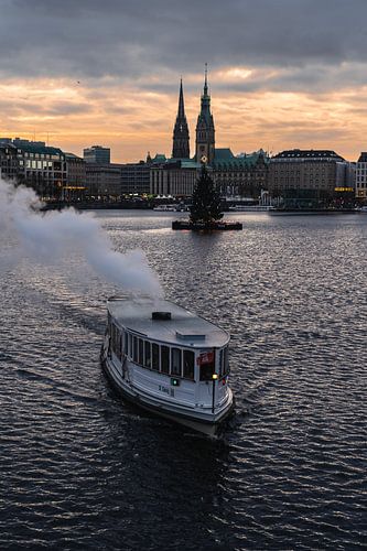 Christmas magic on the Binnenalster with the St. Georg steamboat