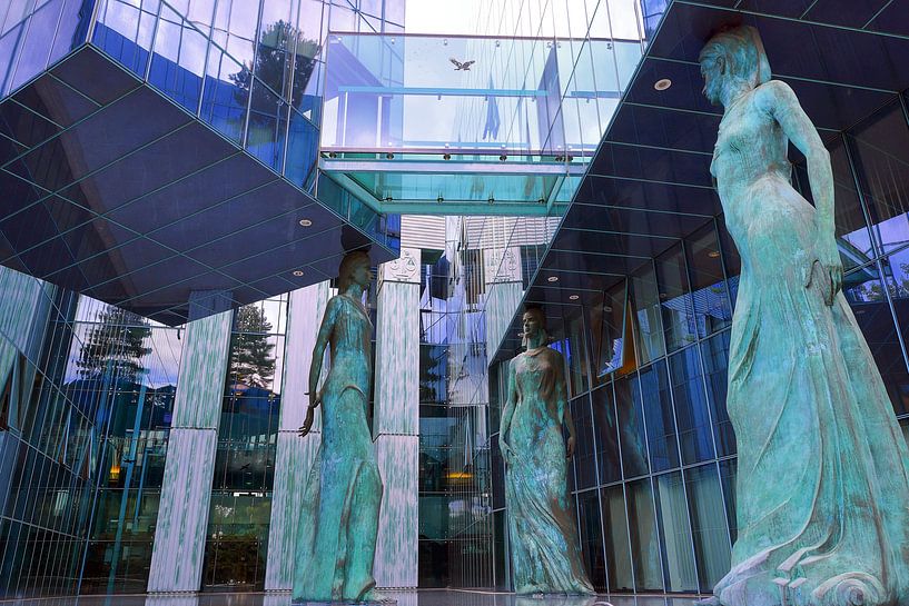 Standbeelden Hooggerechtshof Warschau van Patrick Lohmüller